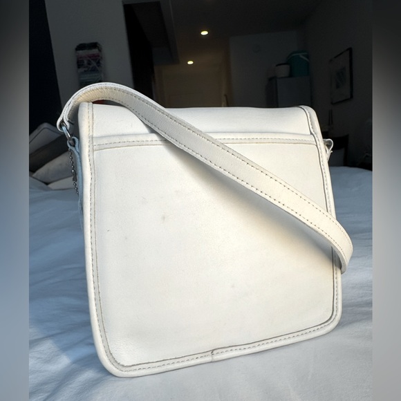 Vintage Coach Companion Flap Bag - # 9076 (Ivory) - Picture 10 of 13